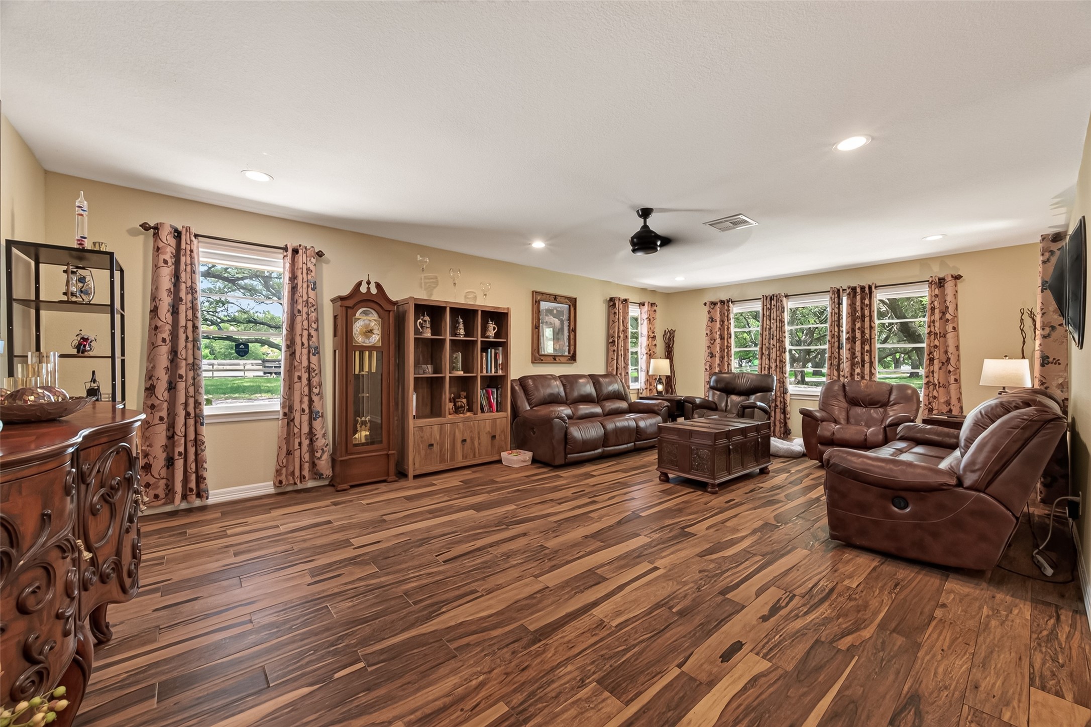 5606 Highland Road Santa Fe, TX 77517 - Photo 7 of 47 Gallery Image 7