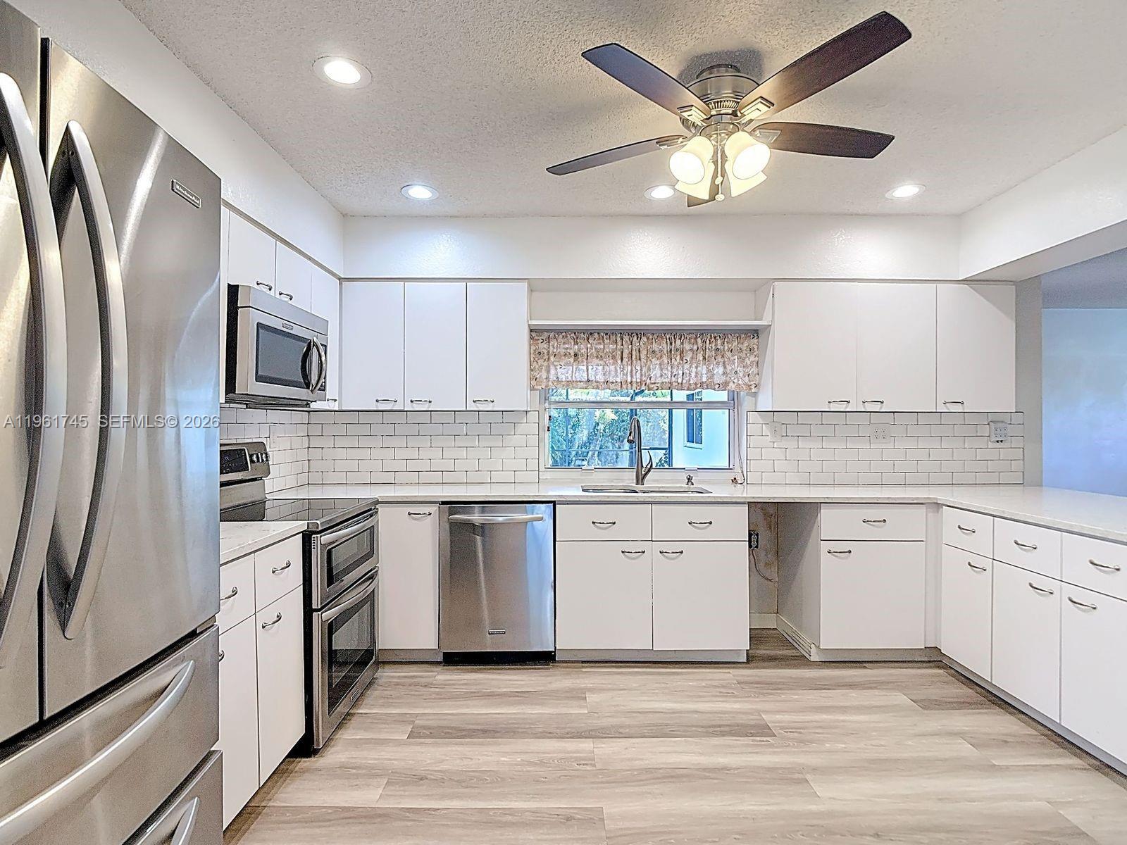 10028 Southwest 127th Street Miami, FL 33176 - Photo 7 of 22