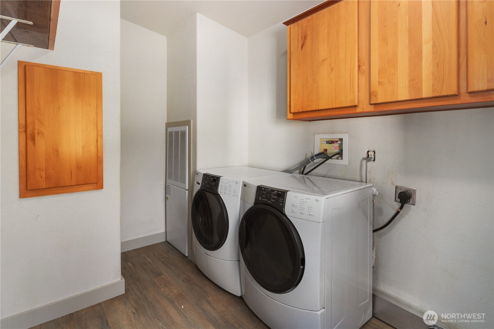 408 South Saylor Road Camano Island, WA 98282 - Photo 11 of 38 a utility room with dryer and washer