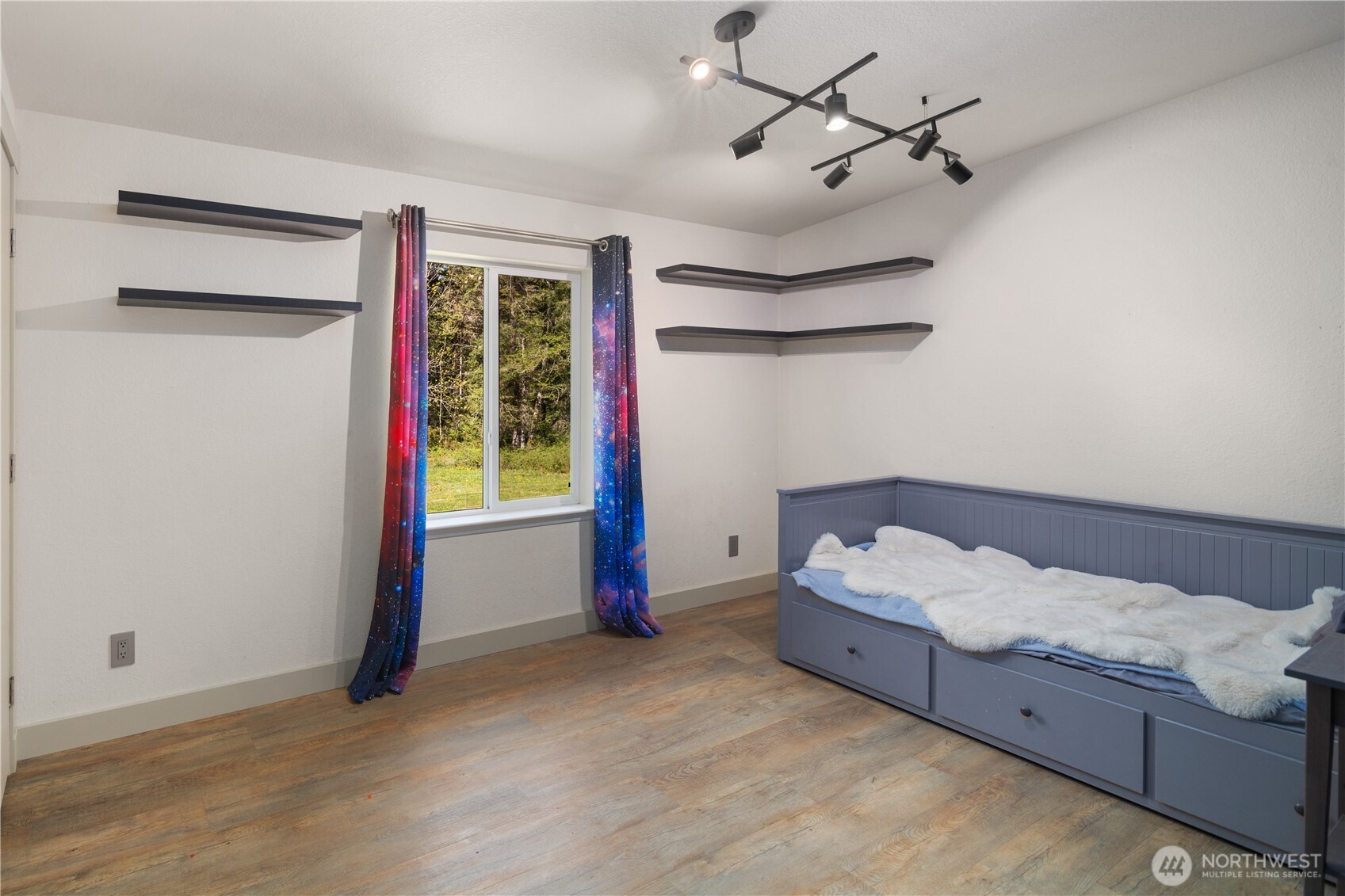 408 South Saylor Road Camano Island, WA 98282 - Photo 20 of 38 a spacious bedroom with a bed and a chandelier