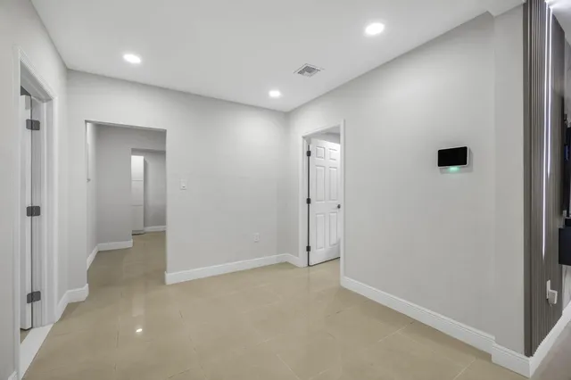 an empty room with closet and mirror