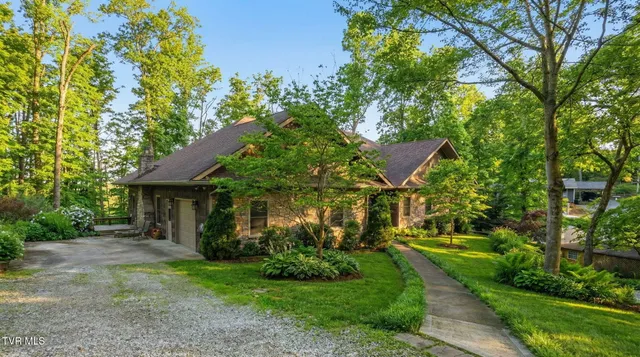 $949,900 | 1804 Cherokee Drive, Bean Station, TN 37708