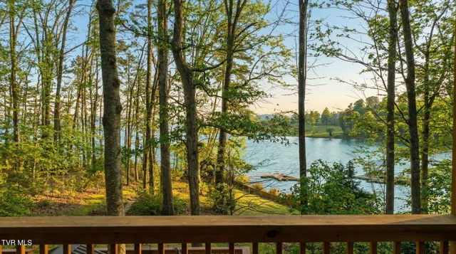 $949,900 | 1804 Cherokee Drive, Bean Station, TN 37708