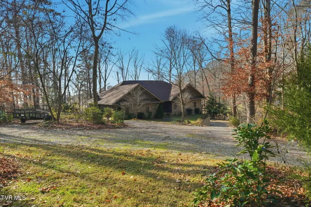 $949,900 | 1804 Cherokee Drive, Bean Station, TN 37708