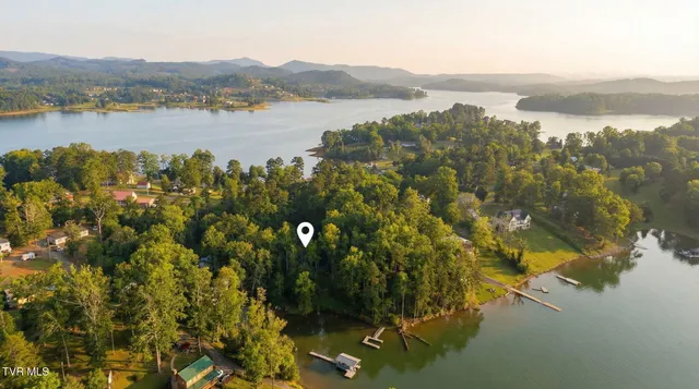 $949,900 | 1804 Cherokee Drive, Bean Station, TN 37708