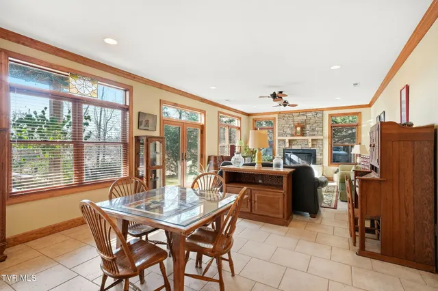 $949,900 | 1804 Cherokee Drive, Bean Station, TN 37708