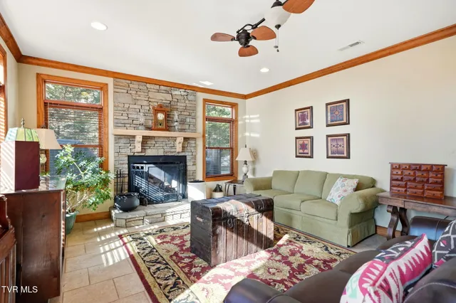 $949,900 | 1804 Cherokee Drive, Bean Station, TN 37708