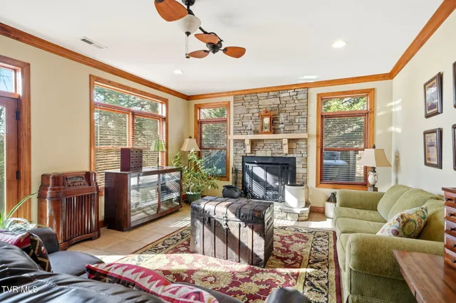 $949,900 | 1804 Cherokee Drive, Bean Station, TN 37708