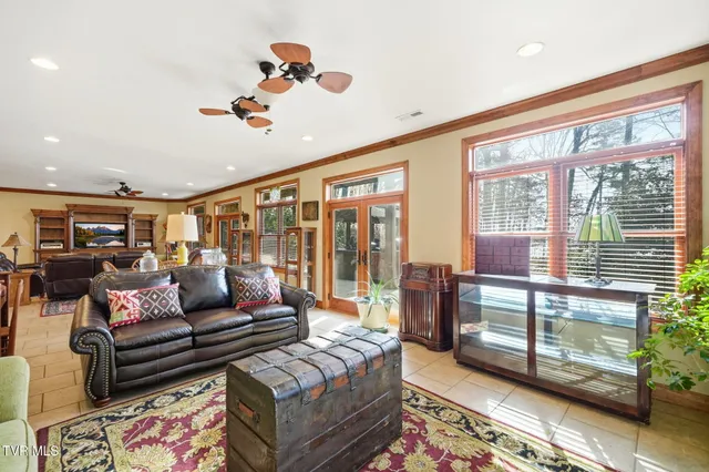 $949,900 | 1804 Cherokee Drive, Bean Station, TN 37708