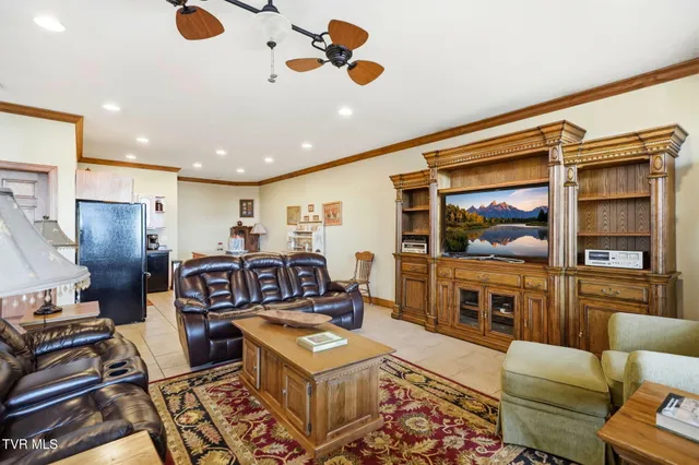 $949,900 | 1804 Cherokee Drive, Bean Station, TN 37708