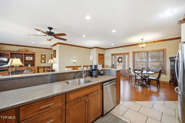 $949,900 | 1804 Cherokee Drive, Bean Station, TN 37708