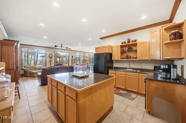 $949,900 | 1804 Cherokee Drive, Bean Station, TN 37708