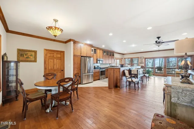 $949,900 | 1804 Cherokee Drive, Bean Station, TN 37708