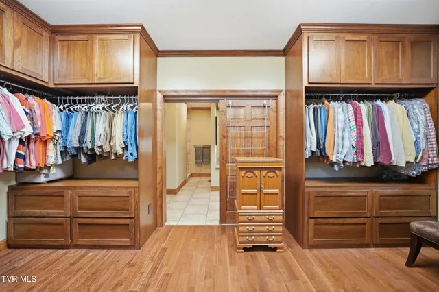 $949,900 | 1804 Cherokee Drive, Bean Station, TN 37708