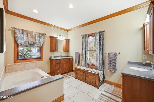 $949,900 | 1804 Cherokee Drive, Bean Station, TN 37708