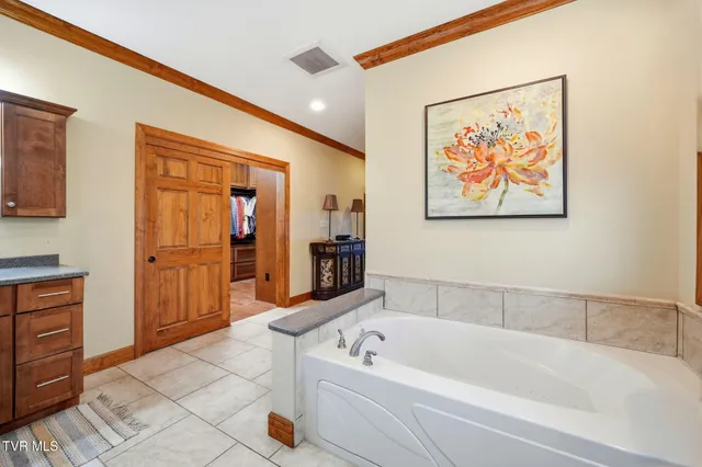 $949,900 | 1804 Cherokee Drive, Bean Station, TN 37708