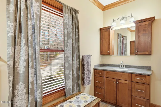 $949,900 | 1804 Cherokee Drive, Bean Station, TN 37708