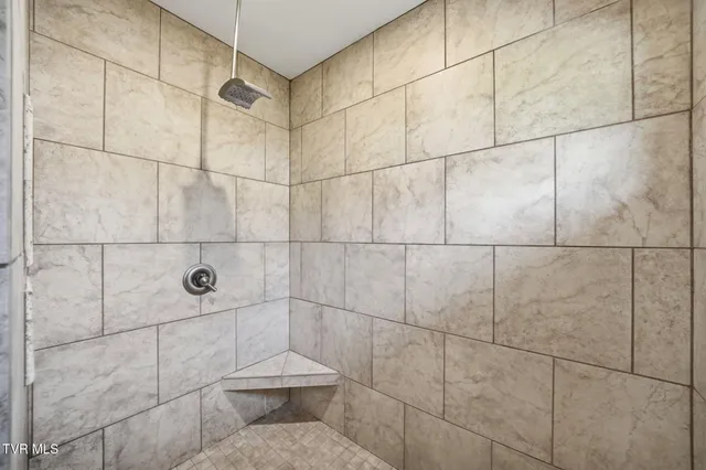 $949,900 | 1804 Cherokee Drive, Bean Station, TN 37708