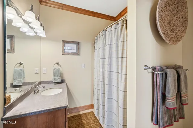 $949,900 | 1804 Cherokee Drive, Bean Station, TN 37708