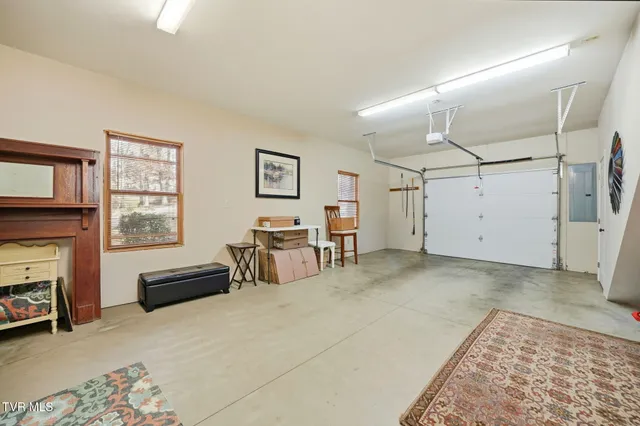 $949,900 | 1804 Cherokee Drive, Bean Station, TN 37708