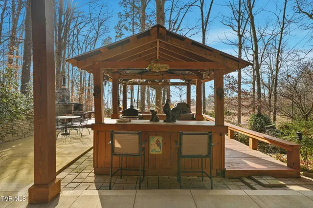 $949,900 | 1804 Cherokee Drive, Bean Station, TN 37708