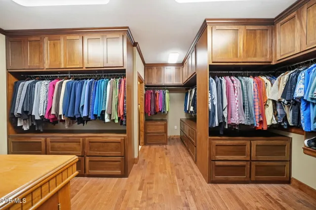 $949,900 | 1804 Cherokee Drive, Bean Station, TN 37708