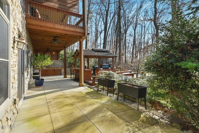 $949,900 | 1804 Cherokee Drive, Bean Station, TN 37708