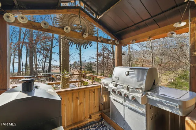 $949,900 | 1804 Cherokee Drive, Bean Station, TN 37708