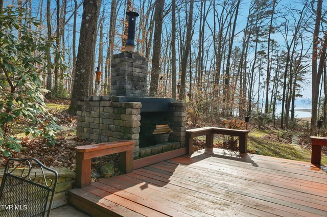 $949,900 | 1804 Cherokee Drive, Bean Station, TN 37708