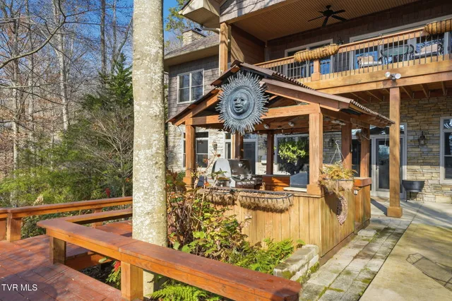 $949,900 | 1804 Cherokee Drive, Bean Station, TN 37708