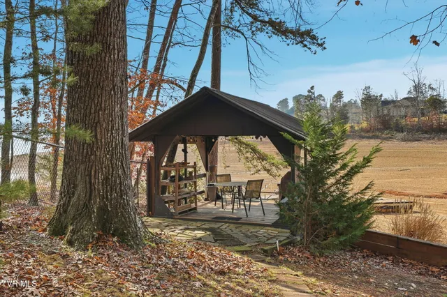 $949,900 | 1804 Cherokee Drive, Bean Station, TN 37708