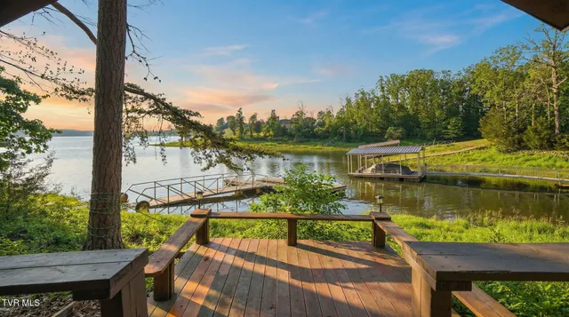 $949,900 | 1804 Cherokee Drive, Bean Station, TN 37708