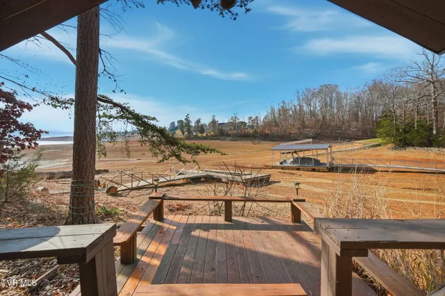 $949,900 | 1804 Cherokee Drive, Bean Station, TN 37708