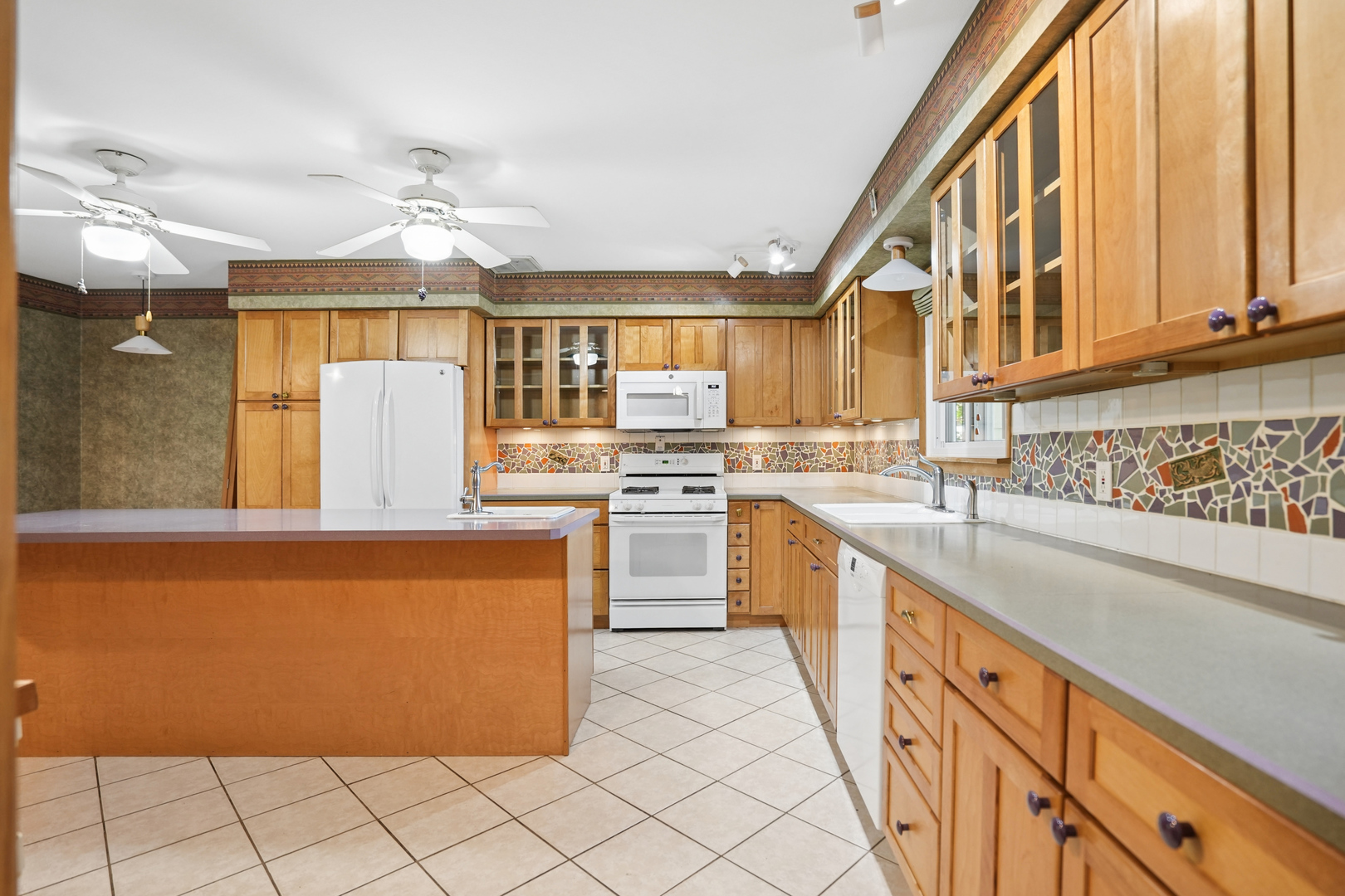 8512 Ridgewood Road Rock Island, IL 61201 - Photo 4 of 38