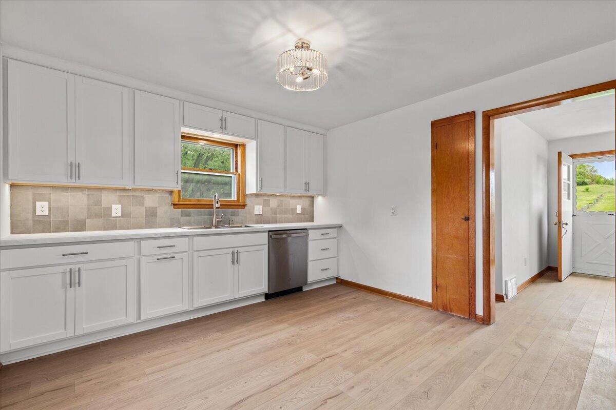 3776 Hubertus Road Richfield, WI 53033 - Photo 9 of 27 Kitchen
