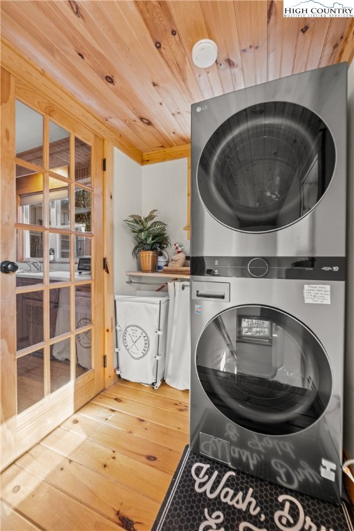 169 Hornbeam Road Beech Mountain, NC 28604 - Photo 16 of 48 a room with a washing machine and a mirror