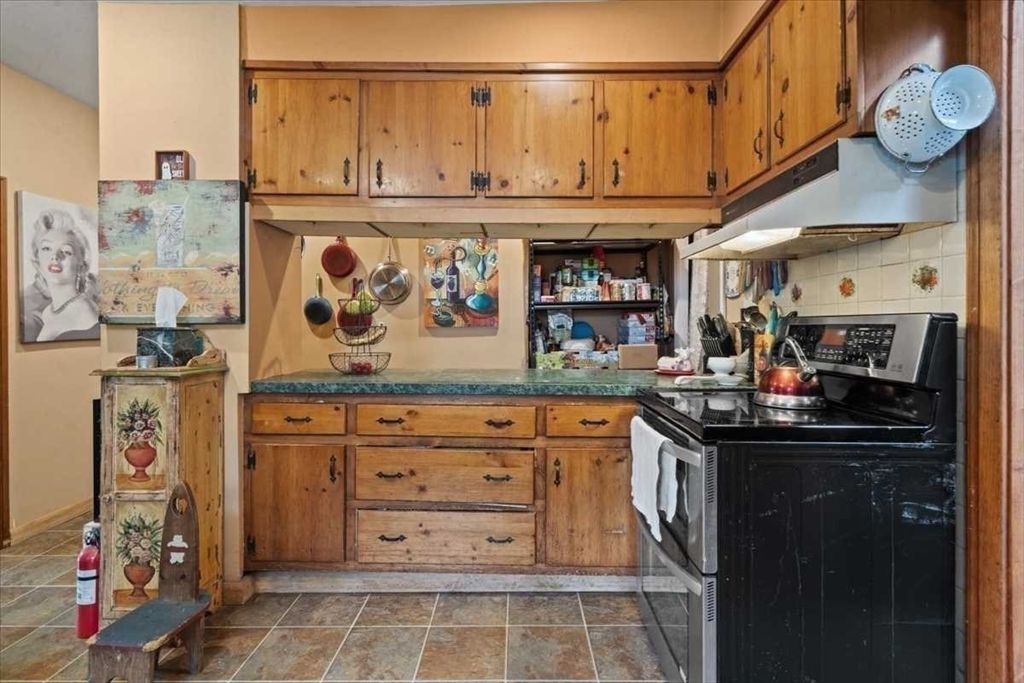 113 Harrington Road Charlton, MA 01507 - Photo 22 of 41
