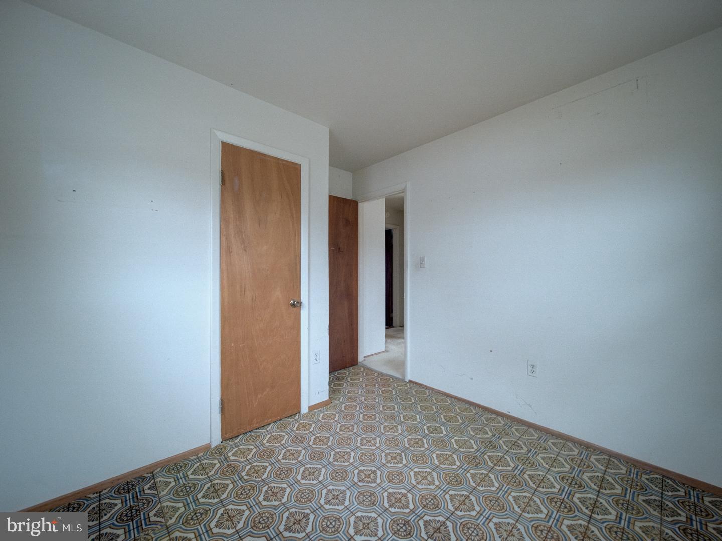 15140 Georgia Road Woodbridge, VA 22191 - Photo 13 of 37 a view of hallway