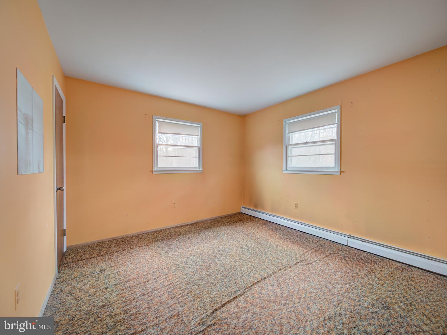 15140 Georgia Road Woodbridge, VA 22191 - Photo 14 of 37 an empty room with a window