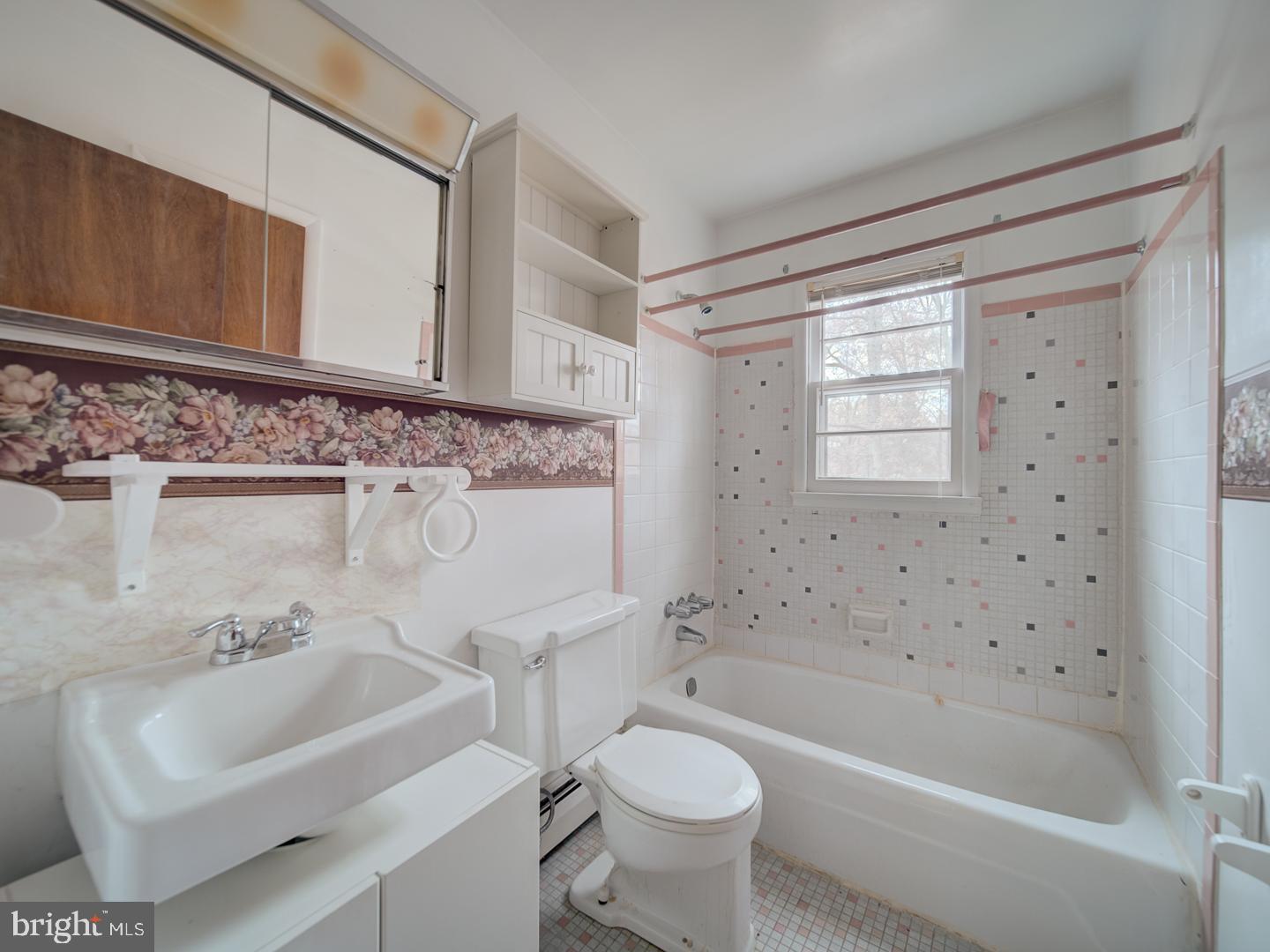 15140 Georgia Road Woodbridge, VA 22191 - Photo 18 of 37 a bathroom with a sink toilet and shower