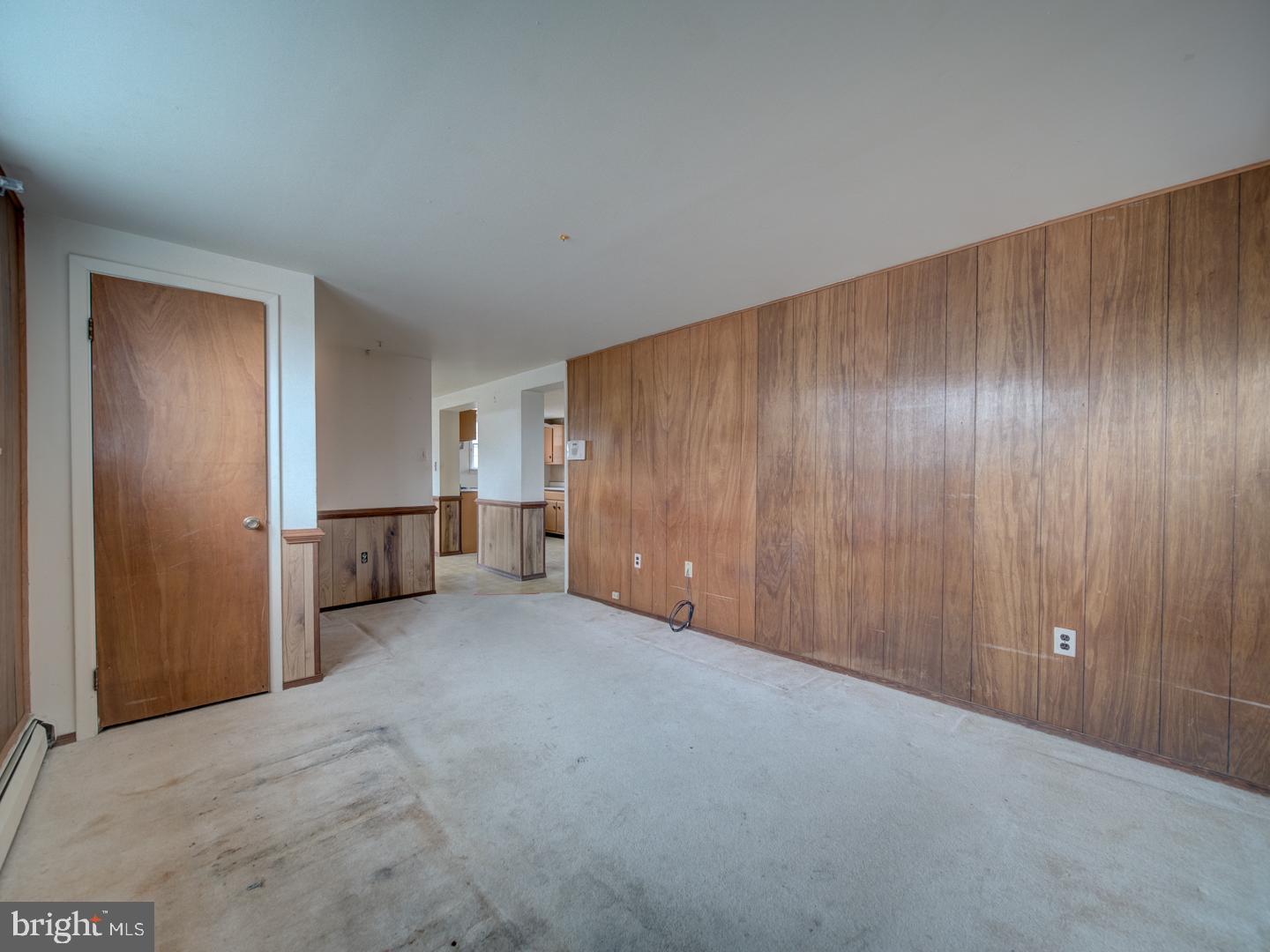 15140 Georgia Road Woodbridge, VA 22191 - Photo 33 of 37 an empty room with a kitchen