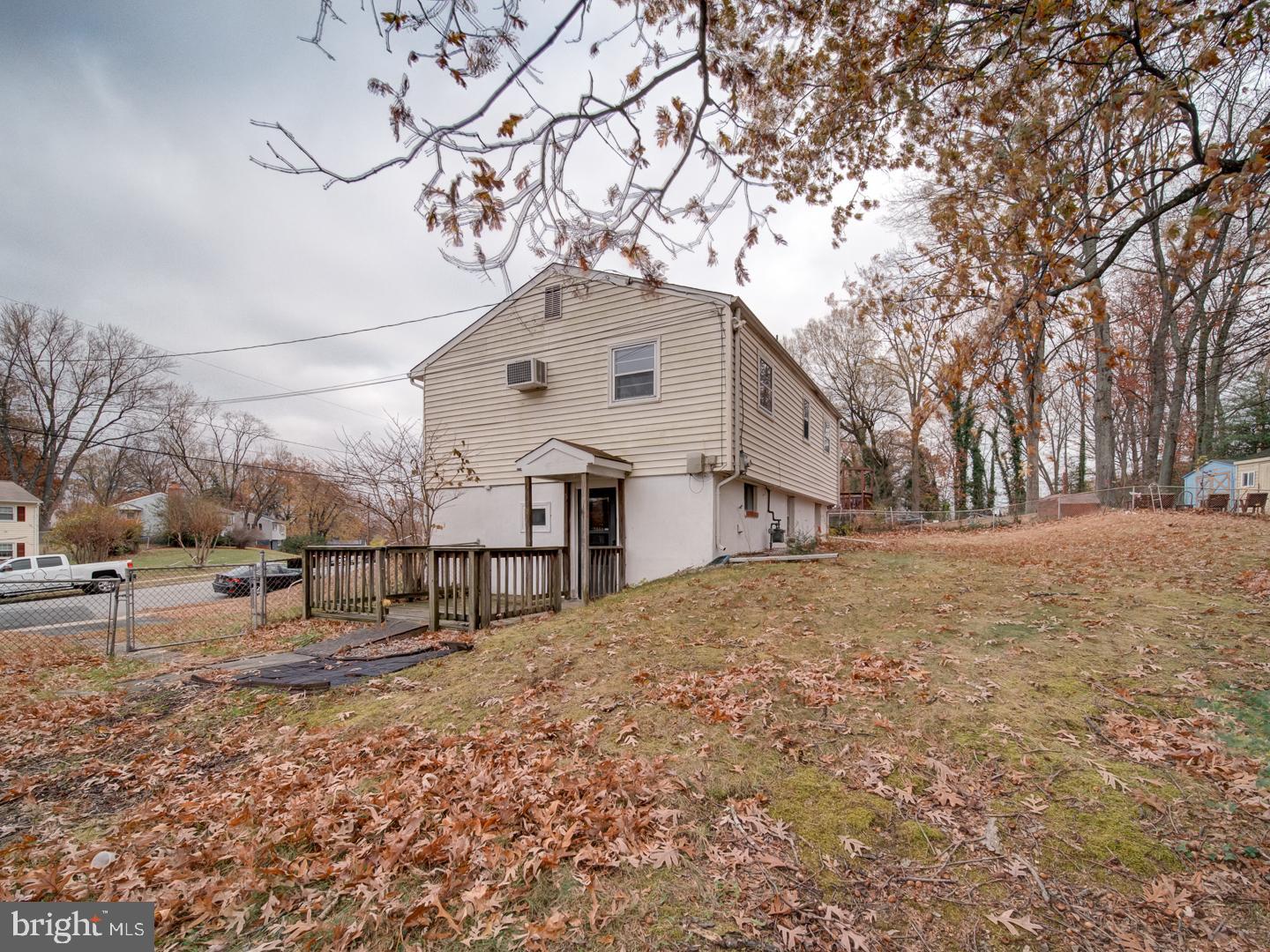 15140 Georgia Road Woodbridge, VA 22191 - Photo 6 of 37 a view of house with a yard