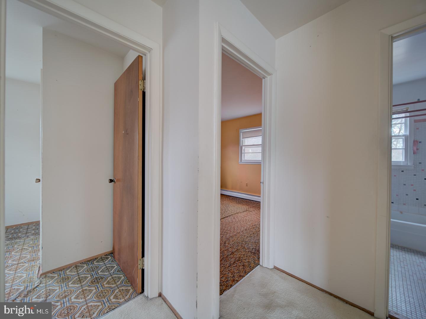 15140 Georgia Road Woodbridge, VA 22191 - Photo 10 of 37 a view of an empty room and closet