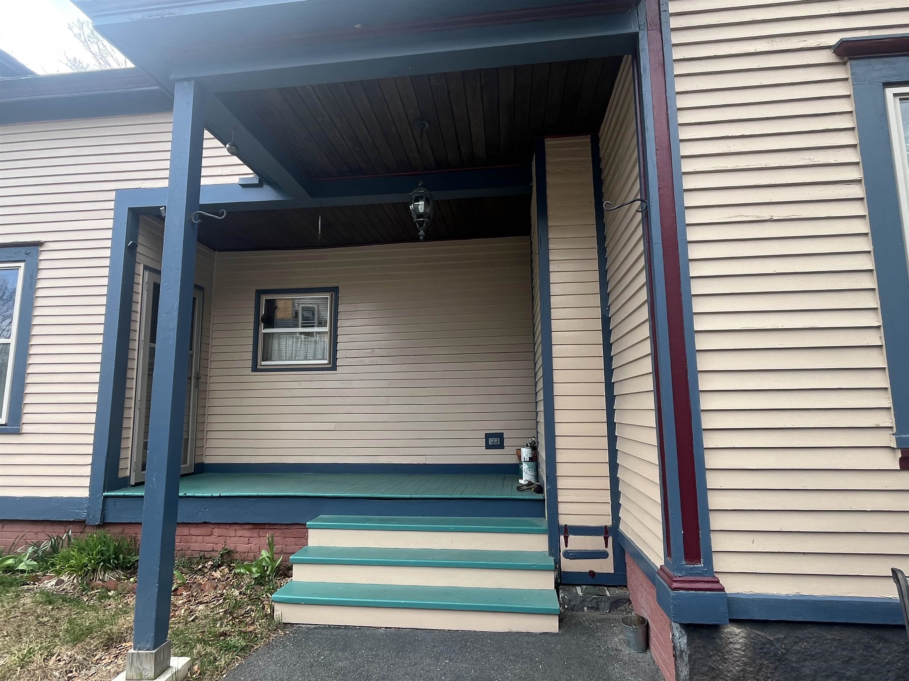 24 School Street Rockingham, VT 05101 - Photo 5 of 56