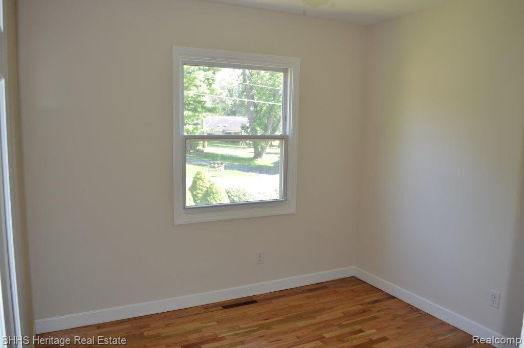 5462 Greenfield Road Brighton, MI 48114 - Photo 13 of 28 46488.jpg