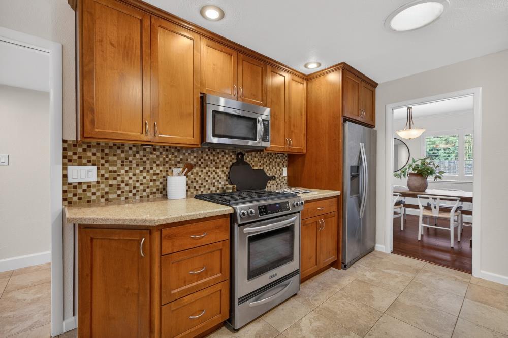 672 Clipper Way Sacramento, CA 95831 - Photo 8 of 27