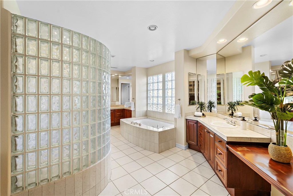 18 Asilomar Road Laguna Niguel, CA 92677 - Photo 22 of 46 Huge Primary Bathroom