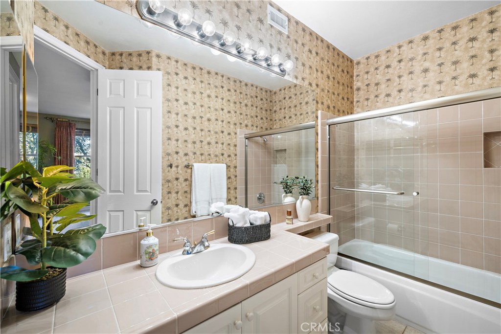 18 Asilomar Road Laguna Niguel, CA 92677 - Photo 29 of 46 Ensuite Bathroom for Main Floor Bedroom