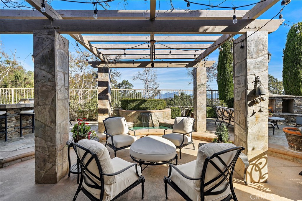 18 Asilomar Road Laguna Niguel, CA 92677 - Photo 7 of 46 Sitting Area with 4-6 Person Spa/Fountain
