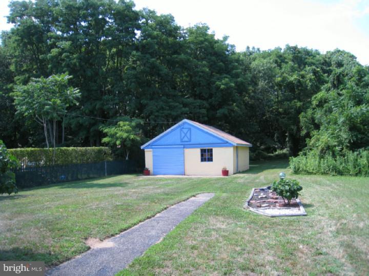303 Forklanding Road Cinnaminson, NJ 08077 - Photo 21 of 22 Garage